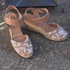 me too Tan Espadrille Wedge Sandals with White Floral Embroidery